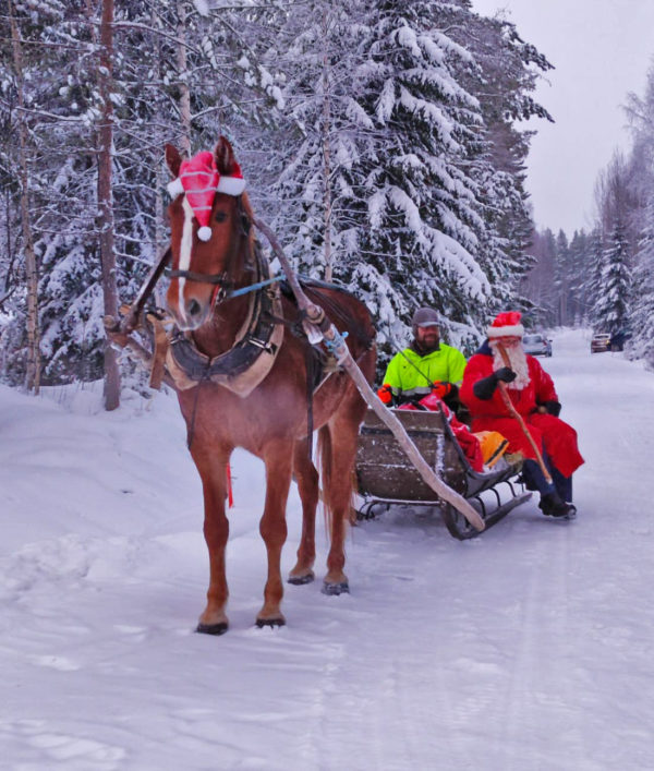 Joulupukki on vaihtanut poron hevoseen
