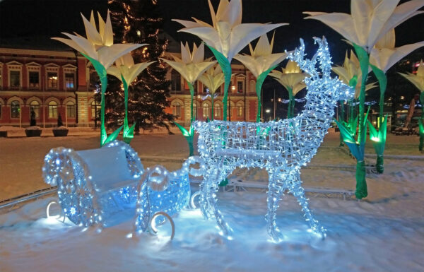 Kuopion joulu torilla voi tavata valoporon rekineen