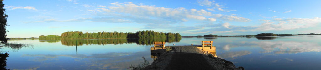 Hiekkaniemen laiturilta näkymä Juurukselle.